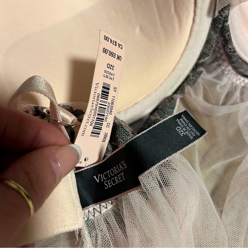 NWT Victoria Secret Sheer Baby Doll - Picture 5 of 5